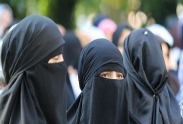 خواتین کو عوامی مقامات پر عبایہ پہنے کی ضرورت نہیں، سعودی عالم دین