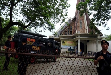 انڈونیشیا کے 3 گرجا گھروں پر خودکش حملوں میں 8 افراد ہلاک، درجنوں زخمی